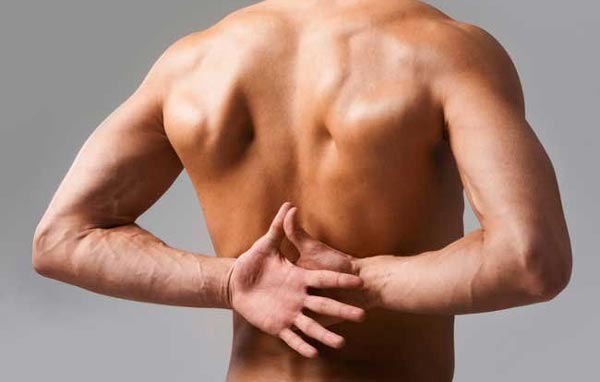 Боль в спине: причины и симптомы. К кому обращаться за помощью?