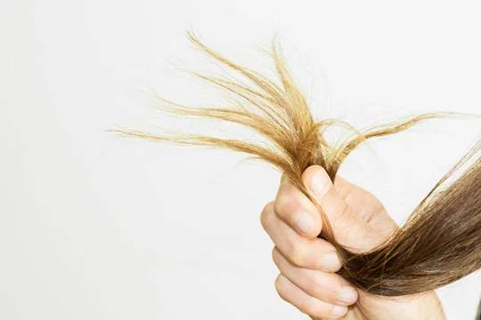 Как бороться с истончением волос: 5 советов от экспертов