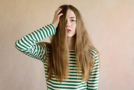 Как убрать вьющиеся волосы в домашних условиях: 5 средств по уходу