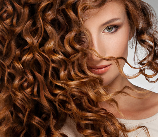 Каскад на вьющиеся волосы: Фото стрижек на волнистые и вьющиеся волосы