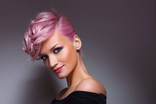 Розовые пряди на светлых волосах - 3 модных оттенка