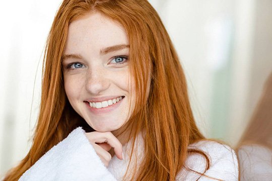 Рыжий цвет волос - кому подходит фото с модными оттенками 2021 года