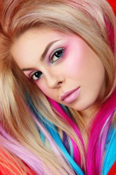 Моющиеся краски для волос: 6 видов и обзор ярких оттенков