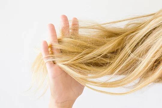 Средство от ломкости волос: рейтинг 5 профессиональных продуктов