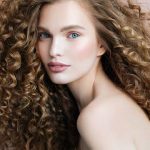 Стрижки на длинные волосы 2021: ФОТО модных трендов в женских длинных прическах
