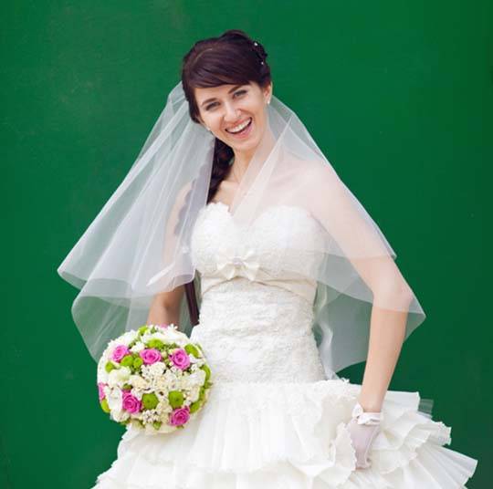 Свадебные прически с фатой: 35 фото с идеями укладки для невесты