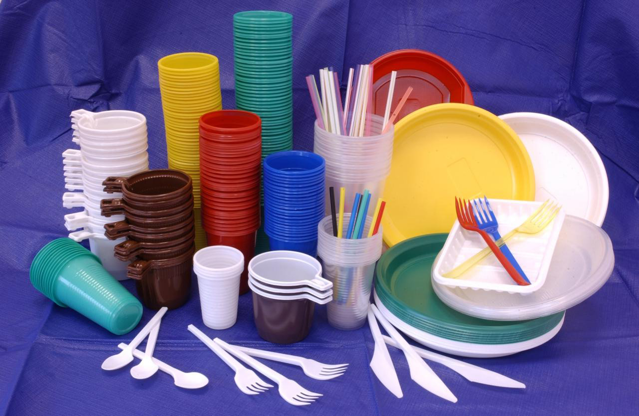 Как выбрать пластиковую посуду?