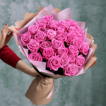 Все, что вам нужно знать о букетах из роз: уход, создание композиции и служба доставки